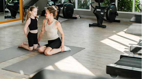 Fascial relaxation and yoga pants: the "resonant relationship" between body and fabric